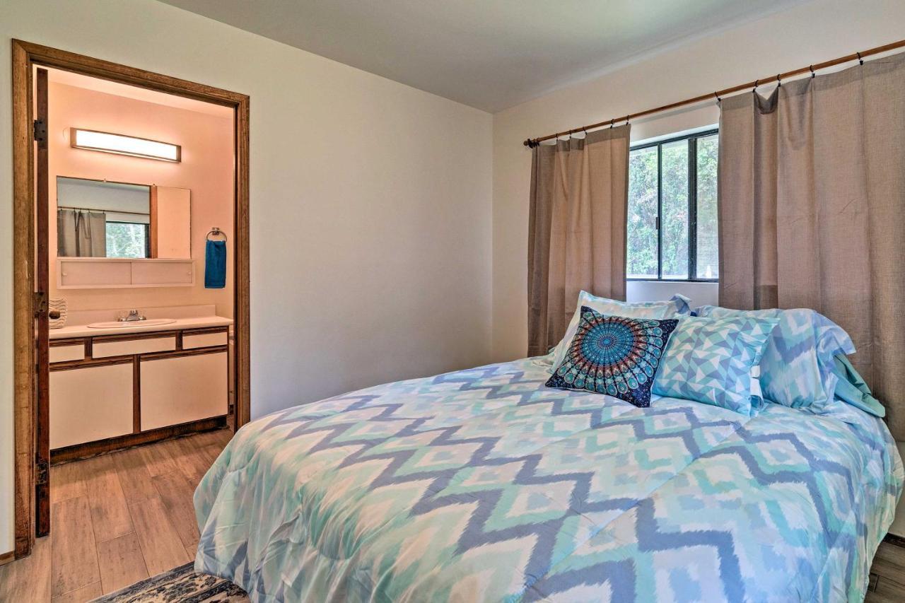 Peaceful Abode With Deck, 13 Mi To Black Sand Beach! Naalehu Exterior photo