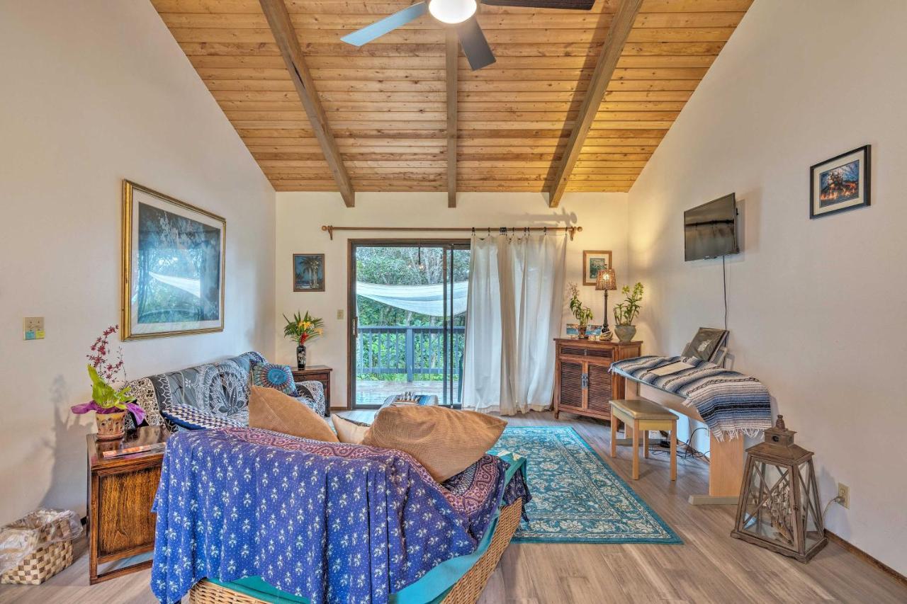 Peaceful Abode With Deck, 13 Mi To Black Sand Beach! Naalehu Exterior photo